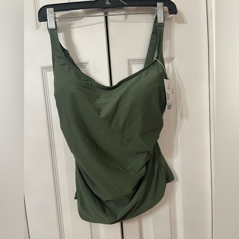 Woman’s Swimsuit Top Size Large NWT